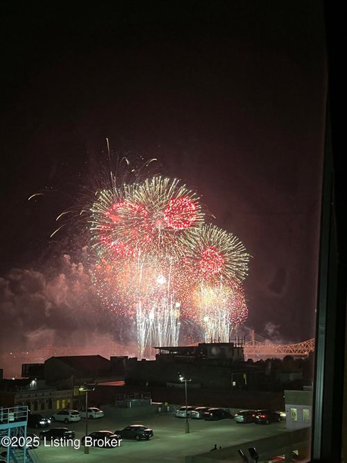 unit-804-815 W Market St, Louisville, KY, 40202 | Card Image