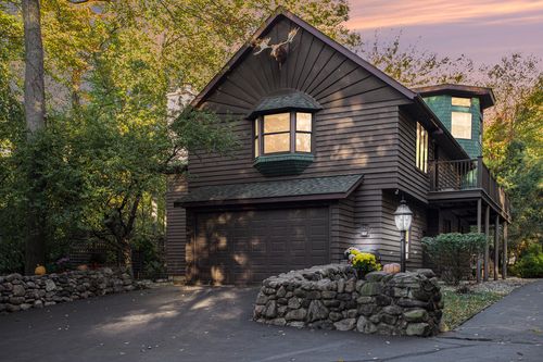 8425 Oakside St, Portage, MI, 49002-5711 | Card Image