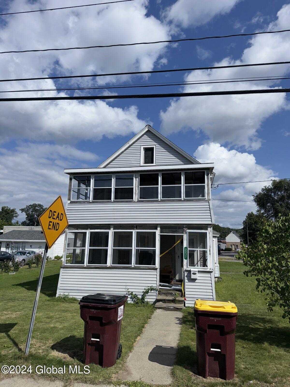 Hamburg St, Schenectady, NY 12303