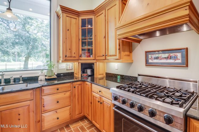 Kitchen | Image 10