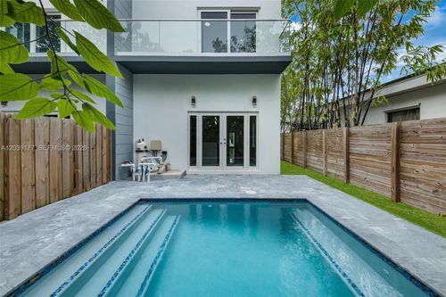 3142-3142 Carter St, Miami, FL, 33133-4321 | Card Image