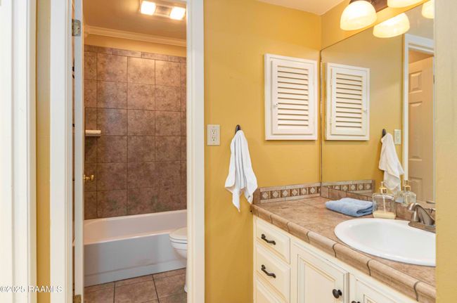 Bathroom 1 | Image 23