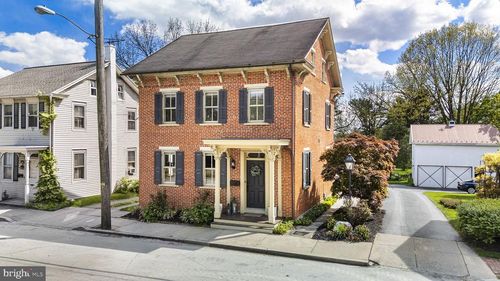 116 E Main St, STRASBURG, PA, 17579-1425 | Card Image