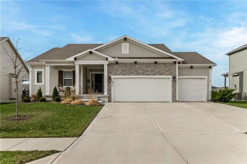 3116 Sw Arbortree Dr, Lee's Summit, MO, 64082-4215 | Card Image