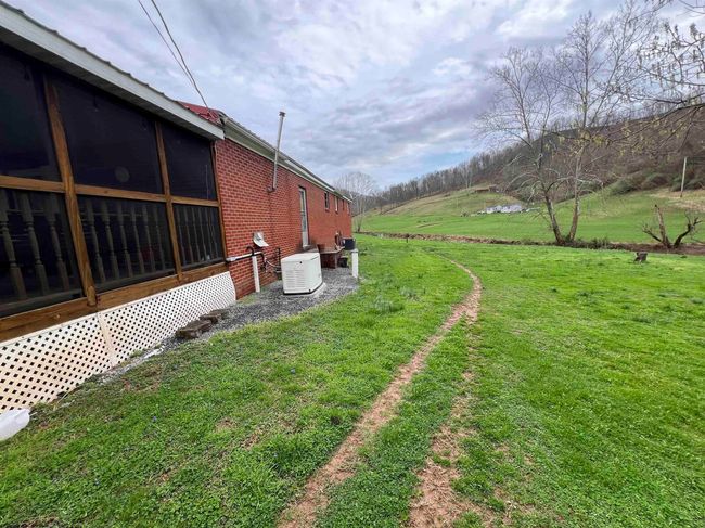 3730 Greenbrier Rd, Home with 3 bedrooms, 1 bathrooms and 3 parking in Salem WV | Image 9