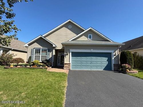 9 Eagle Ridge Cir, Lakewood, NJ, 08701-5821 | Card Image