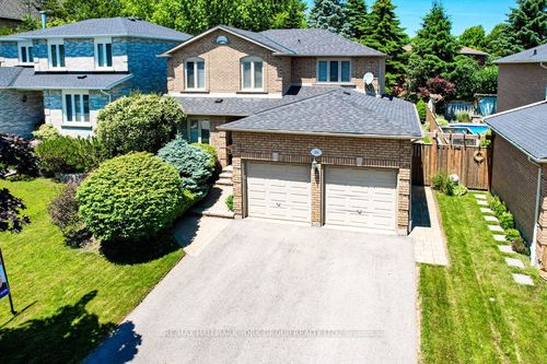 286 Kennedy St W, Aurora, ON, L4G6L2 | Card Image