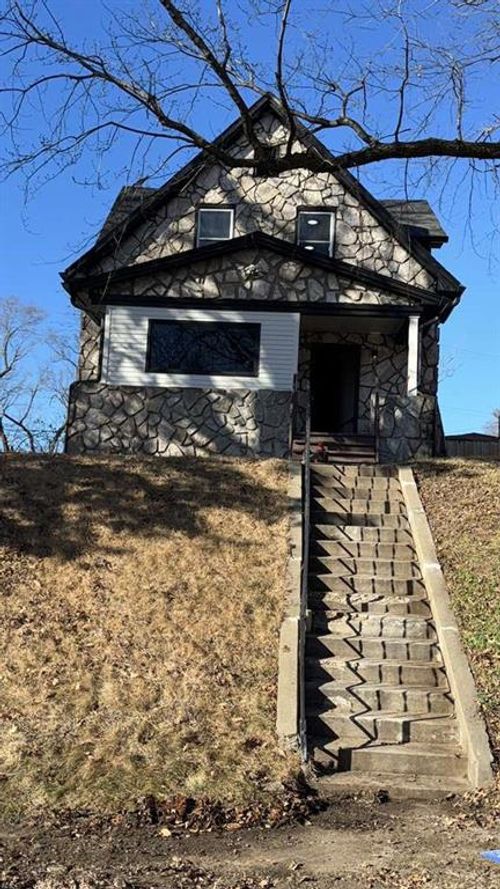 108 S 17th St, Kansas City, KS, 66102-5704 | Card Image