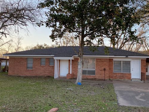 1105 Alice St, Sweeny, TX, 77480-2703 | Card Image