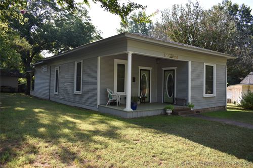 605 S 4th St, Hugo, OK, 74743-6813 | Card Image
