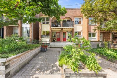 134 Dupont St, Home with 3 bedrooms, 3 bathrooms and 2 parking in Toronto ON | Image 1