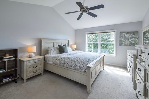 323 Fairmont Court, St. Charles, IL, 60175 | Card Image