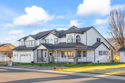 221 Sw Meadow Lakes Dr, Prineville, OR, 97754-1400 | Card Image