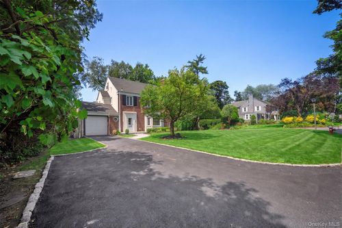6 Brookbridge Rd, Great Neck, NY, 11021-1039 | Card Image