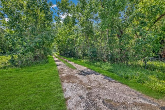250 County Road 498, Home with 3 bedrooms, 2 bathrooms and 6 parking in Sweeny TX | Image 14