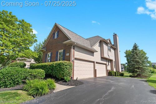 45822 Bristol Cir, Novi, MI, 48377-3900 | Card Image