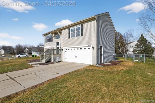 1035 Parkview St, Fenton, MI, 48430-4148 | Card Image