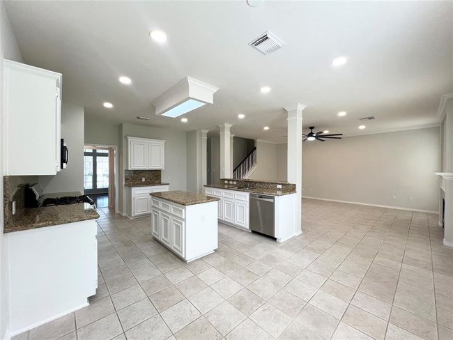22 Crestview Trl, House other with 4 bedrooms, 3 bathrooms and 3 parking in Houston TX | Image 10