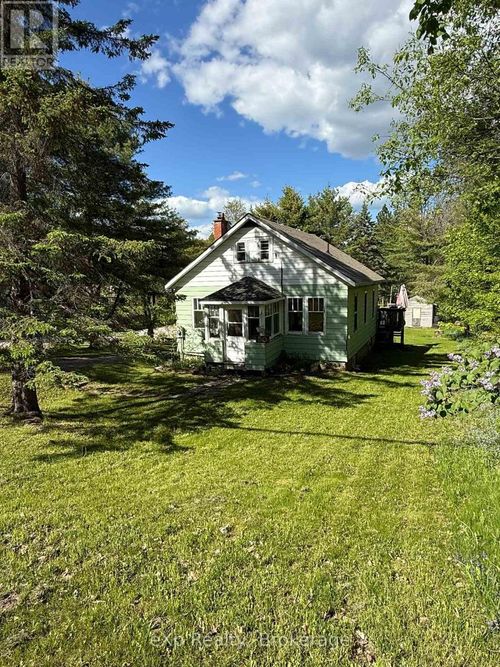 90 Joseph Street, Muskoka Lakes (Medora), ON, P0B1J0 | Card Image