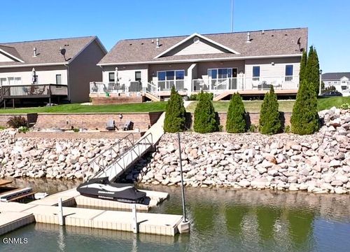 2208 Marina Rd Se, Mandan, ND, 58554-6281 | Card Image