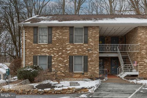 951 Innsbruck Dr, HUMMELSTOWN, PA, 17036-9750 | Card Image