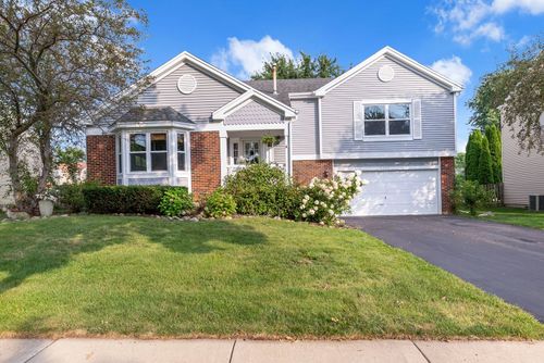 4240 Peartree Dr, Lake In The Hills, IL, 60156-4642 | Card Image