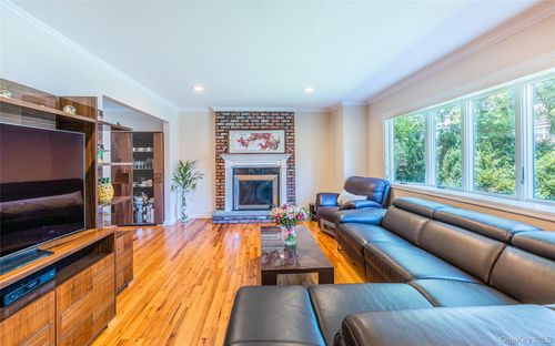 12 Grand Pl, East Northport, NY, 11731-3020 | Card Image