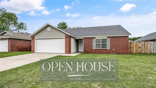 1103 Ryan St, Bentonville, AR, 72712-3516 | Card Image
