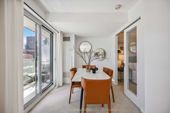 1913 - 18 Yonge St, Condo with 2 bedrooms, 2 bathrooms and null parking in Toronto ON | Image 15