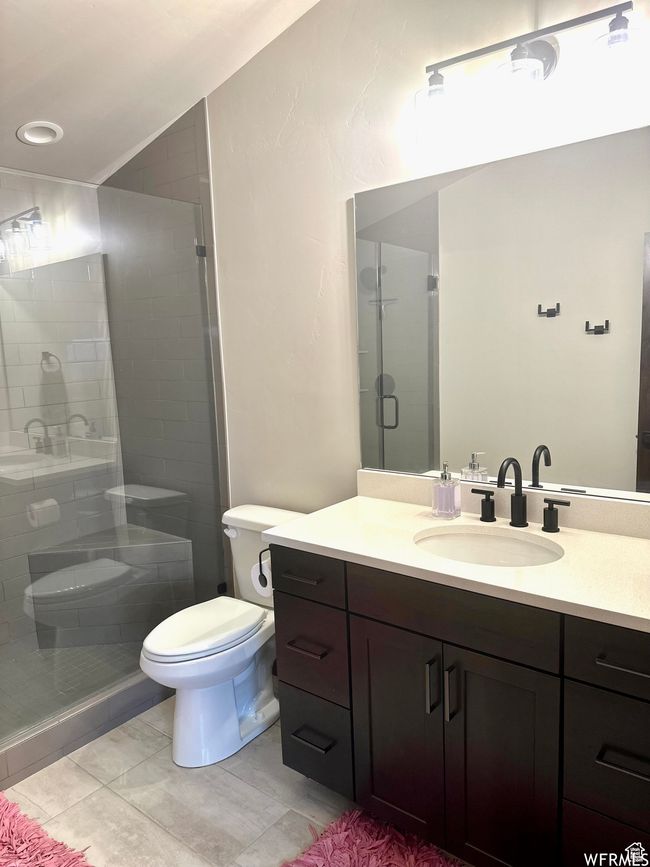 Upper level bathroom | Image 25