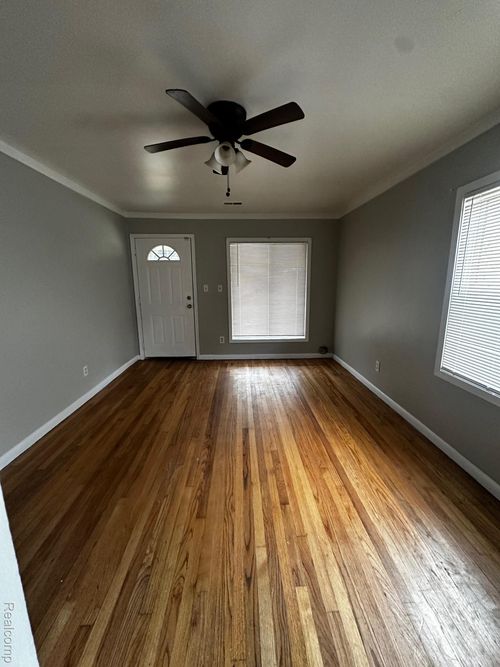 20818 Atlantic Ave, Warren, MI, 48091-2872 | Card Image