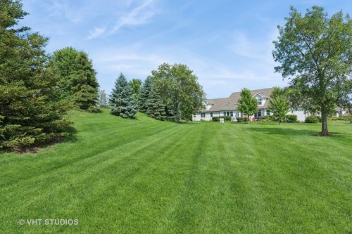 880 Skyline Dr, Batavia, IL, 60510-9752 | Card Image