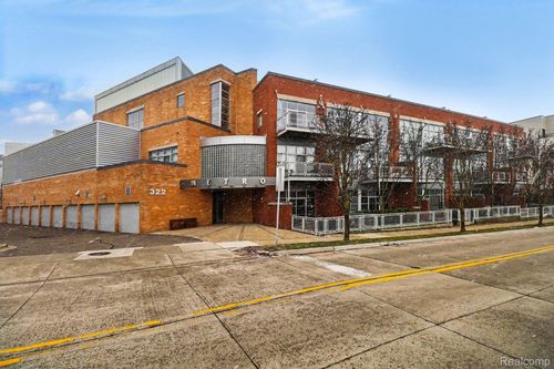 322 E Harrison Ave, Royal Oak, MI, 48067-3284 | Card Image