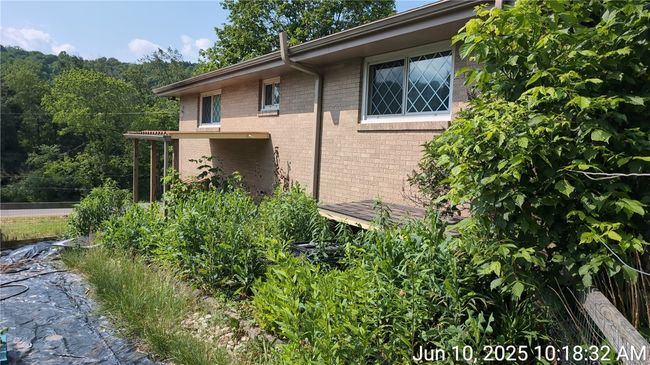 side of the house | Image 10