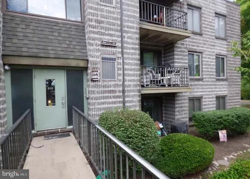 281 E Village Rd, HOLLAND, PA, 18966-2515 | Card Image