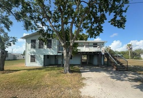 50 N Vivian Stevens St, Port Lavaca, TX, 77979-7213 | Card Image