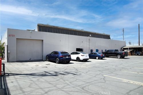 5725 S San Pedro St, Los Angeles, CA, 90011-5321 | Card Image