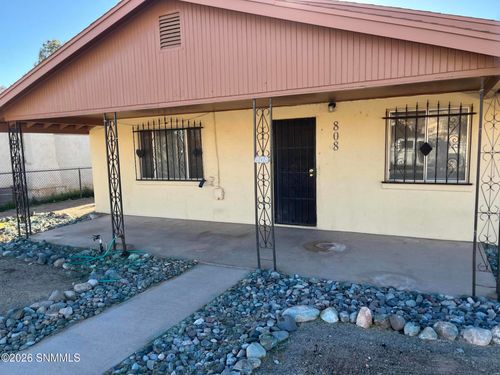 808 Alamo St, Las Cruces, NM, 88001-3249 | Card Image