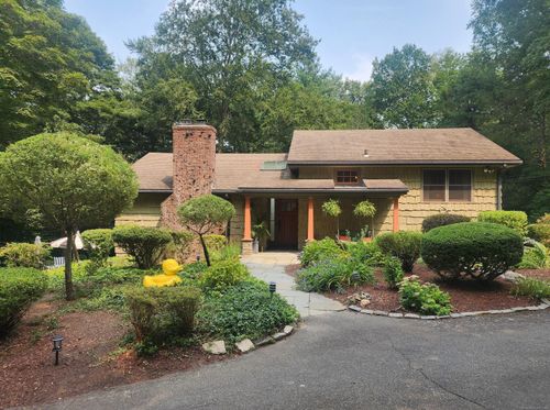 109 Northrop Rd, Woodbridge, CT, 06525-1726 | Card Image