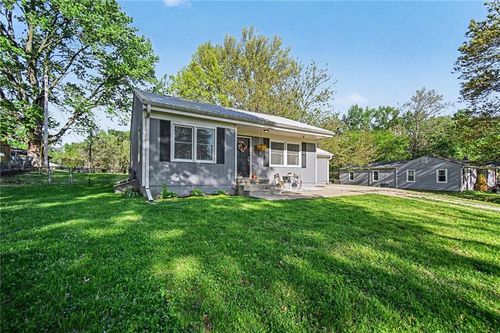 1209 N 8th St, Lansing, KS, 66043-1133 | Card Image