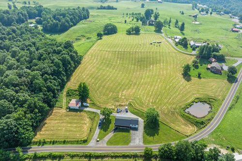 3135 Mullins Rd, Byrdstown, TN, 38549-4004 | Card Image