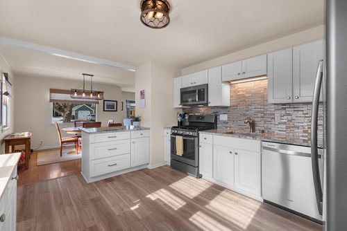 102 S Highland Avenue, Thiensville, WI, 53092 | Card Image