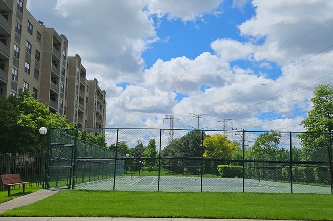 APT-506E - 4545 W Touhy Ave, Condo with 2 bedrooms, 2 bathrooms and 2 parking in Lincolnwood IL | Image 4
