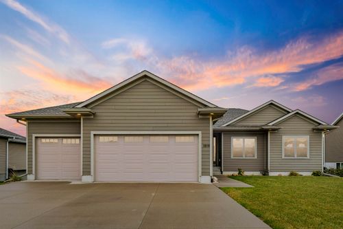 1919 Richard Rd, Cedar Falls, IA, 50613-7034 | Card Image