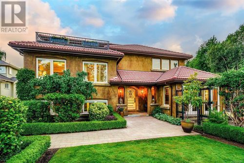 5388 Parker Ave, Victoria, BC, V8Y2M9 | Card Image