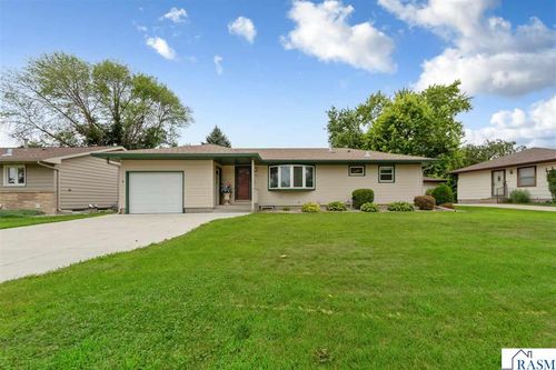 120 N Manitou Dr, Mankato, MN, 56001-5530 | Card Image