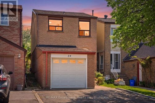 39 Riviera Dr, Concord, ON, L4K2H9 | Card Image