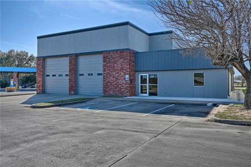 1140 Finfeather Rd, Bryan, TX, 77803-3823 | Card Image