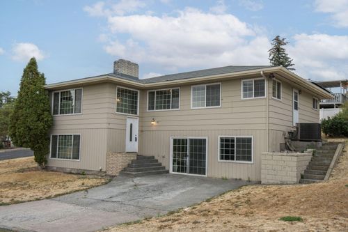 185 Se G St, Madras, OR, 97741-1547 | Card Image