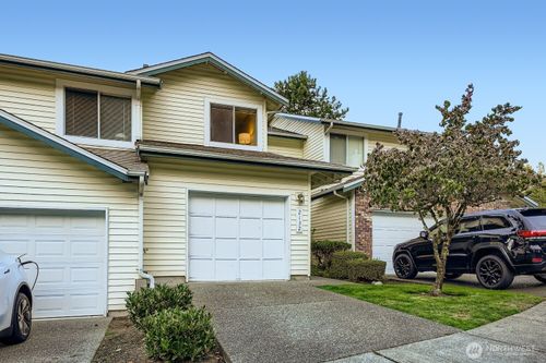 2132 Nw Pacific Yew Pl, Issaquah, WA, 98027-8642 | Card Image